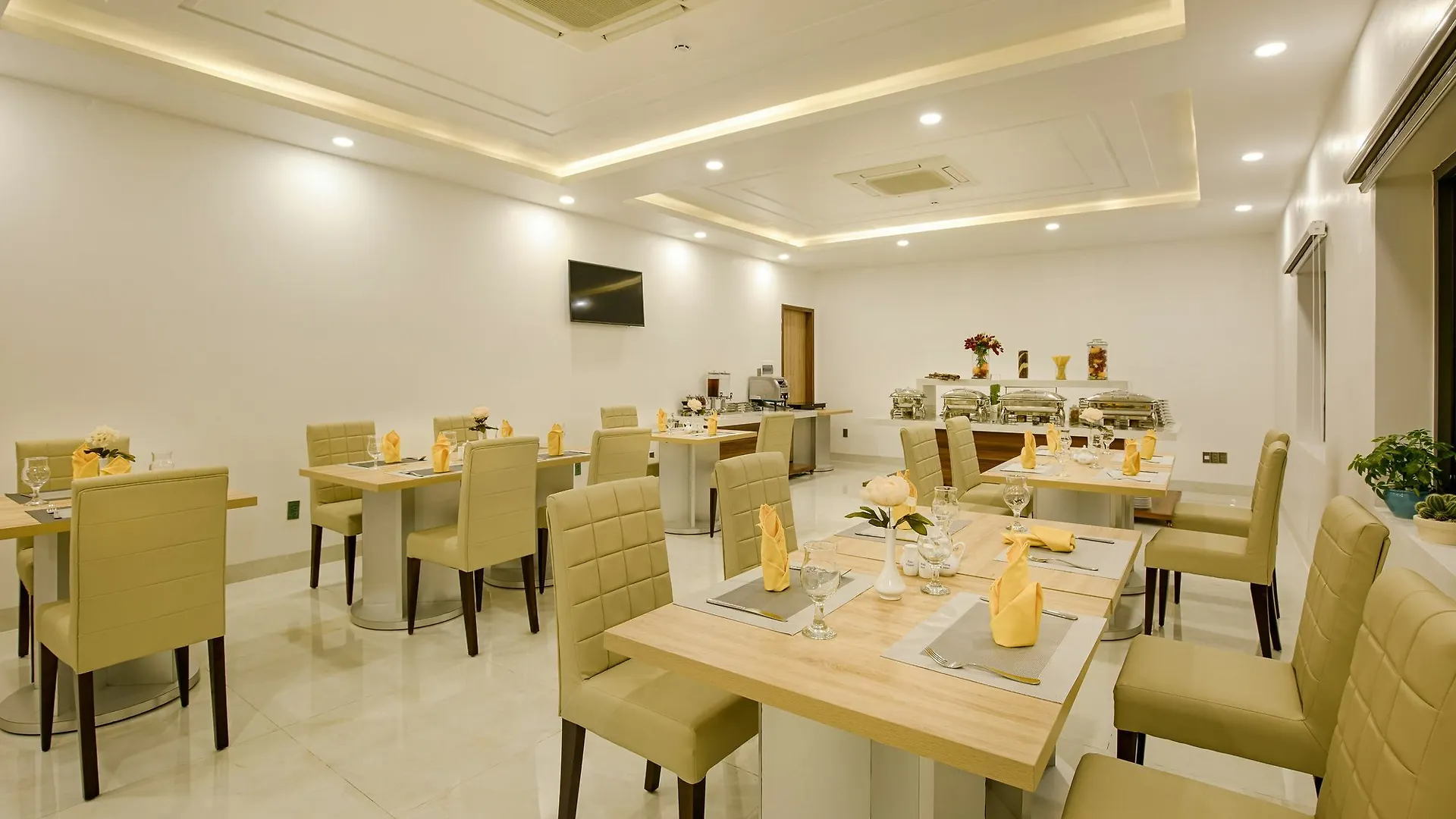 Continent Hotel דה נאנג